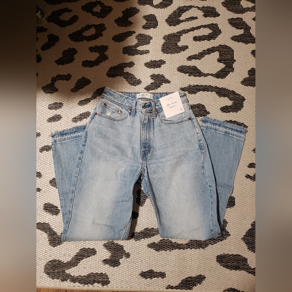 Abercrombie & Fitch High Rise Mom Jeans size 25